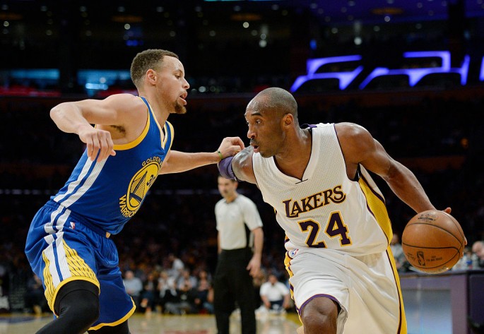 Kobe Bryant (R) makes a move against Steph Curry in Lakers' recent 112-95 stunner over Warriors.