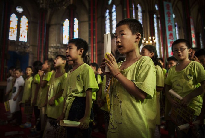 Chinese Catholics Worship As Pope Sends Rare Greetings to Nation's Leader
