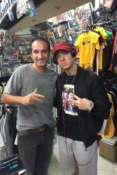 While in Buenos Aires, Argentina, for Lollapalooza South America 2016, "Without Me" rapper Eminem visited a comic bookstore called Club del Comic.
