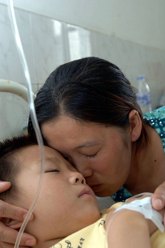 Worried parents turn to Hong Kong for safer shots for their kids amid the illegal vaccine scandal in the mainland.