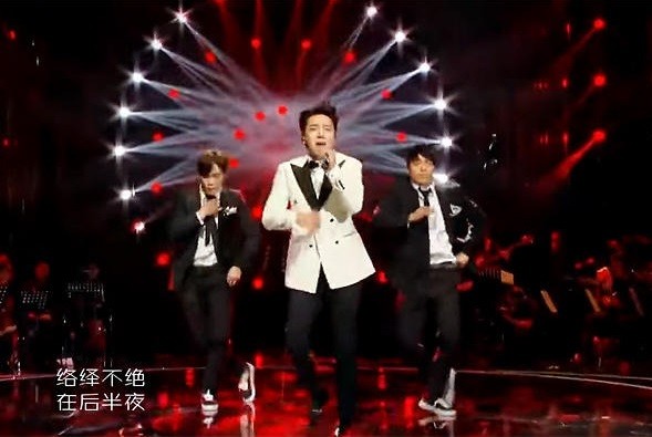 South Korean singer Hwang Chi Yeol performs the Mandarin version of Big Bang's "Bang Bang Bang' on 'I Am A Singer 4.'