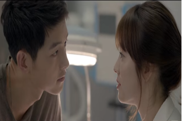 Song Joong Ki and Song Hye Kyo in one of the romantic scenes in "Descendants of the Sun"