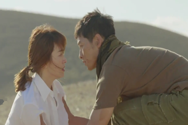 Song Joong Ki and Song Hye Kyo touched the hearts of the viewers as they reunite in the last scene of episode 15 