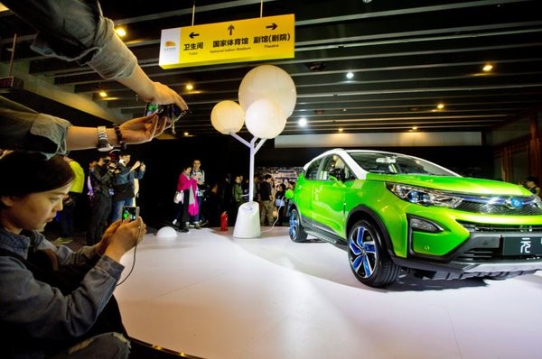Chinese car lovers get their SUV fix with the latest models on display at the Beijing Auto Show.