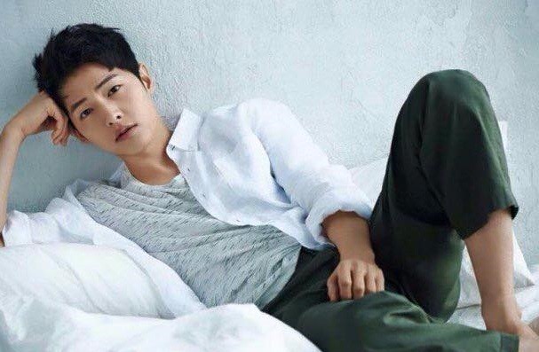  Actor Song Joong Ki is the newest endorser of the clothing fashion brand, Top Ten.